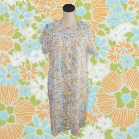 jcpenney Other - Vintage 60s Nightgown and Robe
